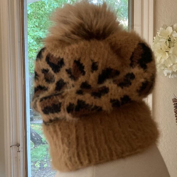 Marcus Adler Animal Print Beanie - Picture 4 of 9